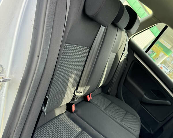 Сірий Фольксваген Гольф, об'ємом двигуна 1.6 л та пробігом 225 тис. км за 8350 $, фото 38 на Automoto.ua