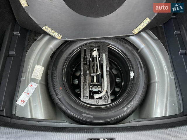 Серый Фольксваген Гольф, объемом двигателя 1.6 л и пробегом 256 тыс. км за 7950 $, фото 21 на Automoto.ua