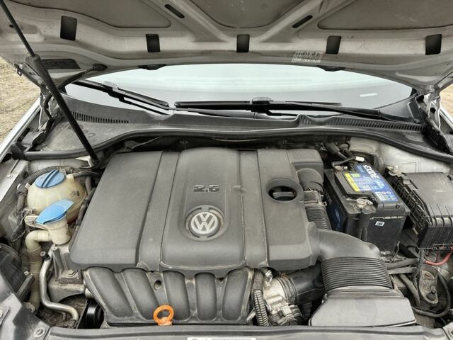 Серый Фольксваген Гольф, объемом двигателя 2.5 л и пробегом 250 тыс. км за 6700 $, фото 3 на Automoto.ua