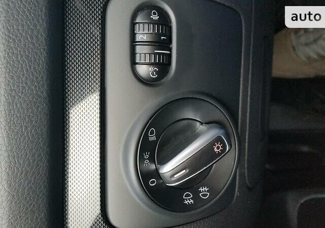 Серый Фольксваген Гольф, объемом двигателя 1.6 л и пробегом 266 тыс. км за 7200 $, фото 18 на Automoto.ua