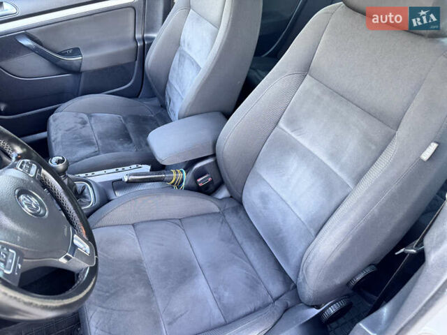 Серый Фольксваген Гольф, объемом двигателя 1.39 л и пробегом 171 тыс. км за 6299 $, фото 28 на Automoto.ua