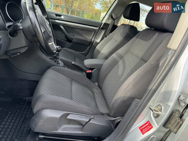 Сірий Фольксваген Гольф, об'ємом двигуна 1.6 л та пробігом 225 тис. км за 8350 $, фото 56 на Automoto.ua
