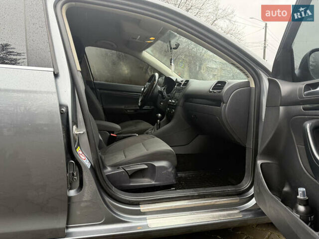 Серый Фольксваген Гольф, объемом двигателя 1.6 л и пробегом 272 тыс. км за 7500 $, фото 10 на Automoto.ua