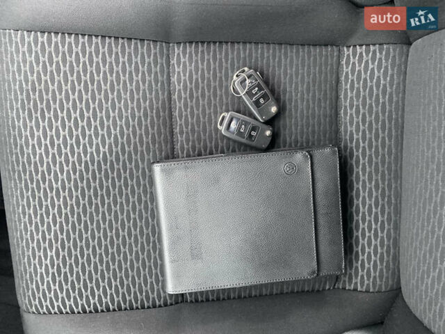 Серый Фольксваген Гольф, объемом двигателя 1.6 л и пробегом 293 тыс. км за 7750 $, фото 25 на Automoto.ua