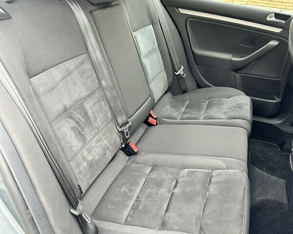 Сірий Фольксваген Гольф, об'ємом двигуна 1.6 л та пробігом 159 тис. км за 9950 $, фото 17 на Automoto.ua