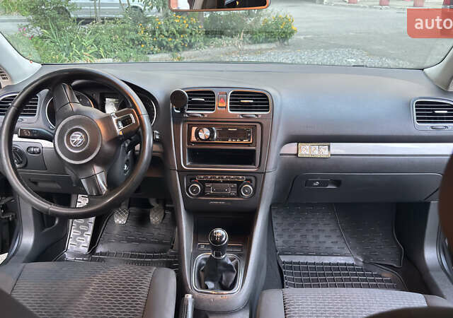 Серый Фольксваген Гольф, объемом двигателя 1.6 л и пробегом 312 тыс. км за 7500 $, фото 6 на Automoto.ua