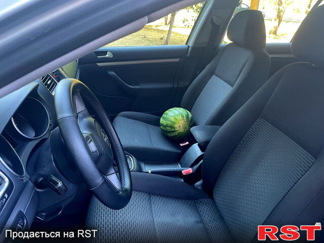 Сірий Фольксваген Гольф, об'ємом двигуна 1.6 л та пробігом 300 тис. км за 6800 $, фото 8 на Automoto.ua