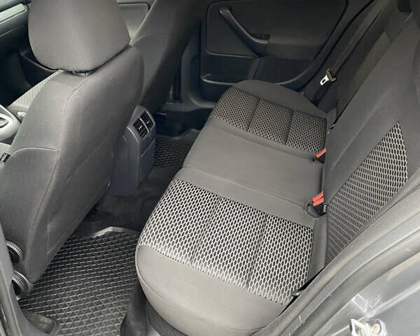 Серый Фольксваген Гольф, объемом двигателя 1.6 л и пробегом 262 тыс. км за 7400 $, фото 9 на Automoto.ua