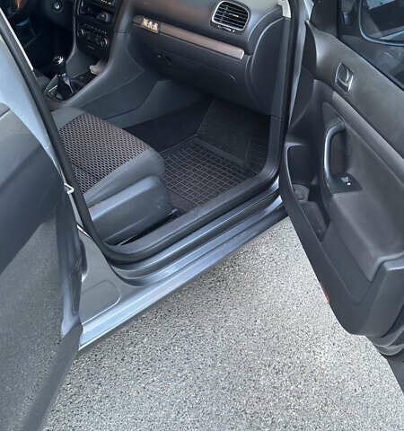 Серый Фольксваген Гольф, объемом двигателя 1.6 л и пробегом 312 тыс. км за 7500 $, фото 4 на Automoto.ua