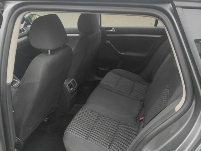 Сірий Фольксваген Гольф, об'ємом двигуна 1.6 л та пробігом 300 тис. км за 7400 $, фото 8 на Automoto.ua