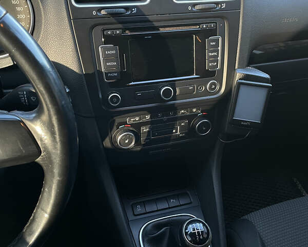 Серый Фольксваген Гольф, объемом двигателя 1.6 л и пробегом 280 тыс. км за 5700 $, фото 9 на Automoto.ua