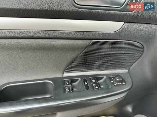 Серый Фольксваген Гольф, объемом двигателя 1.6 л и пробегом 396 тыс. км за 6300 $, фото 16 на Automoto.ua