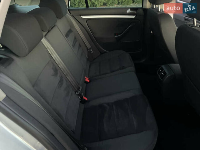 Серый Фольксваген Гольф, объемом двигателя 2 л и пробегом 221 тыс. км за 8699 $, фото 93 на Automoto.ua