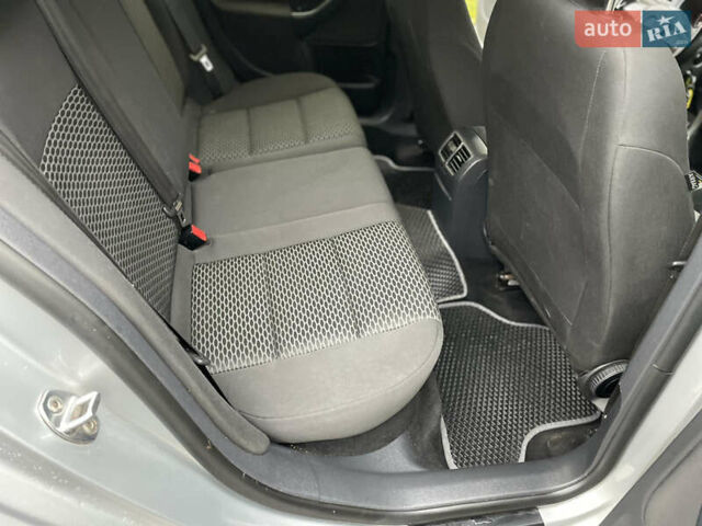 Сірий Фольксваген Гольф, об'ємом двигуна 1.6 л та пробігом 262 тис. км за 7500 $, фото 22 на Automoto.ua