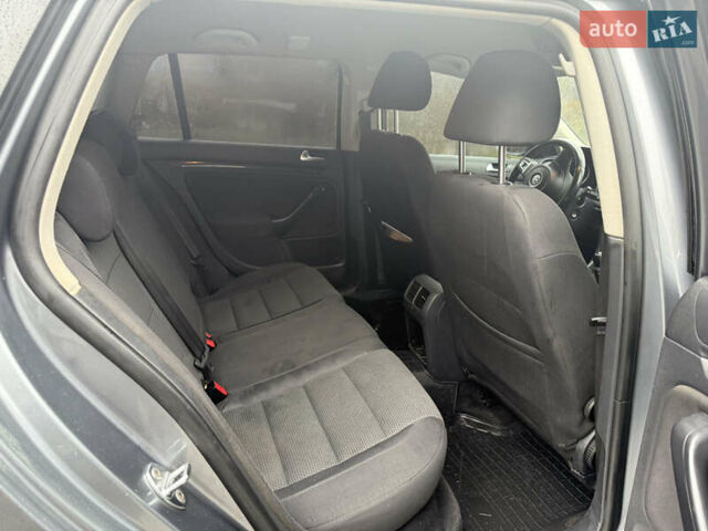 Серый Фольксваген Гольф, объемом двигателя 1.6 л и пробегом 272 тыс. км за 7500 $, фото 16 на Automoto.ua