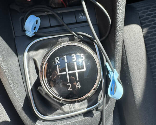 Серый Фольксваген Гольф, объемом двигателя 1.6 л и пробегом 202 тыс. км за 9000 $, фото 17 на Automoto.ua