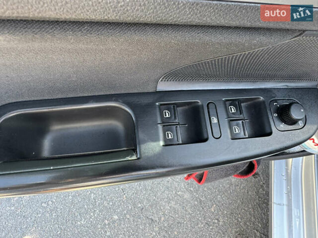 Серый Фольксваген Гольф, объемом двигателя 1.6 л и пробегом 202 тыс. км за 9000 $, фото 8 на Automoto.ua