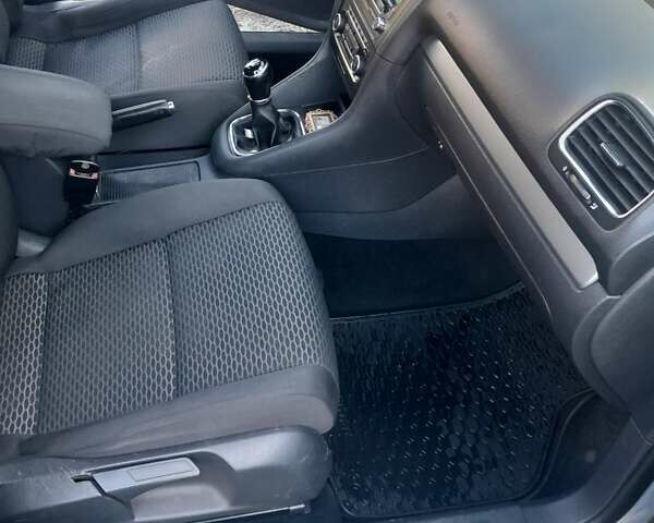 Серый Фольксваген Гольф, объемом двигателя 1.6 л и пробегом 274 тыс. км за 6700 $, фото 1 на Automoto.ua