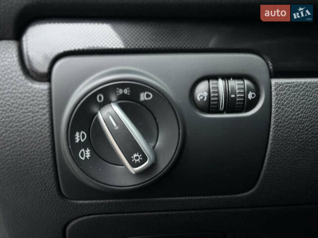 Серый Фольксваген Гольф, объемом двигателя 1.6 л и пробегом 248 тыс. км за 8099 $, фото 41 на Automoto.ua