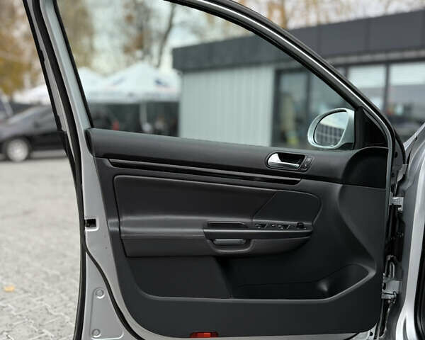 Серый Фольксваген Гольф, объемом двигателя 1.4 л и пробегом 196 тыс. км за 7800 $, фото 37 на Automoto.ua