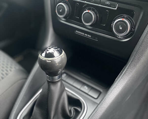 Серый Фольксваген Гольф, объемом двигателя 1.6 л и пробегом 293 тыс. км за 7750 $, фото 11 на Automoto.ua