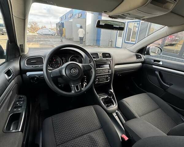 Серый Фольксваген Гольф, объемом двигателя 1.6 л и пробегом 276 тыс. км за 7600 $, фото 10 на Automoto.ua