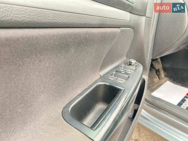 Сірий Фольксваген Гольф, об'ємом двигуна 1.6 л та пробігом 249 тис. км за 9240 $, фото 18 на Automoto.ua