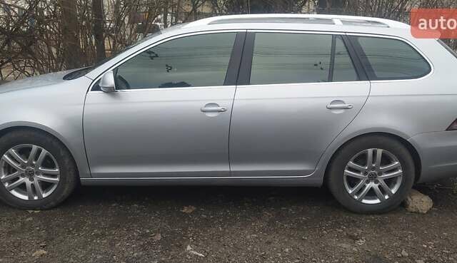 Серый Фольксваген Гольф, объемом двигателя 1.6 л и пробегом 260 тыс. км за 11000 $, фото 1 на Automoto.ua