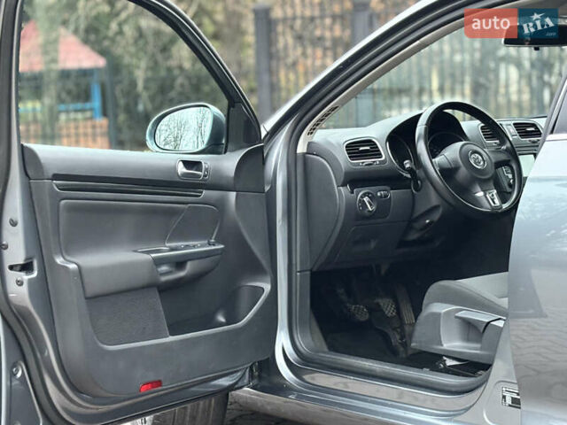 Серый Фольксваген Гольф, объемом двигателя 1.6 л и пробегом 248 тыс. км за 8099 $, фото 18 на Automoto.ua