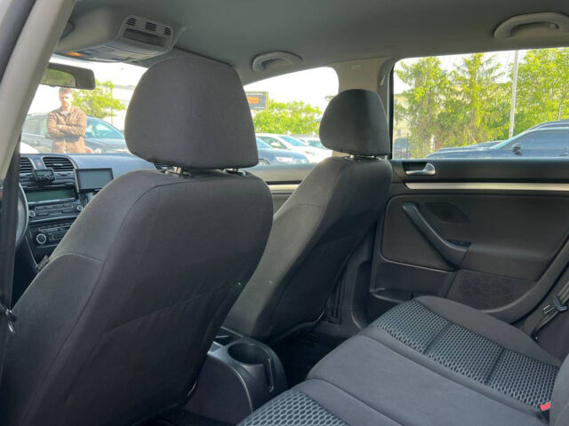 Сірий Фольксваген Гольф, об'ємом двигуна 1.6 л та пробігом 199 тис. км за 9000 $, фото 18 на Automoto.ua