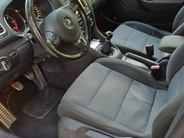 Фольксваген Гольф 2011 в Черновцах на Automoto.ua Серый Фольксваген Гольф, объемом двигателя 2 л и пробегом 218 тыс. км за 7900 $, фото 4 на Automoto.ua