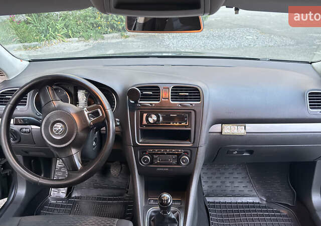 Серый Фольксваген Гольф, объемом двигателя 1.6 л и пробегом 312 тыс. км за 7500 $, фото 7 на Automoto.ua