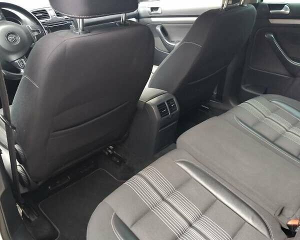 Серый Фольксваген Гольф, объемом двигателя 1.6 л и пробегом 225 тыс. км за 7900 $, фото 2 на Automoto.ua