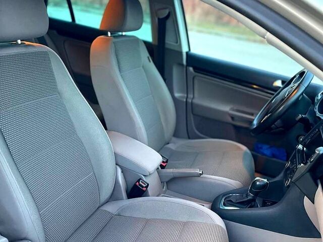 Серый Фольксваген Гольф, объемом двигателя 1.4 л и пробегом 170 тыс. км за 9400 $, фото 5 на Automoto.ua