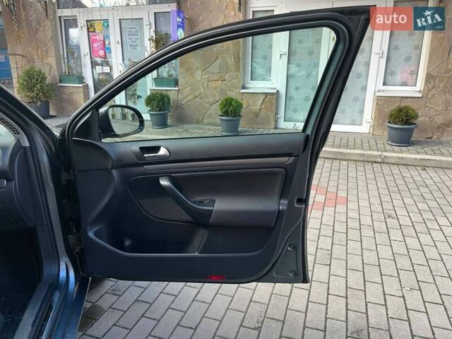 Серый Фольксваген Гольф, объемом двигателя 1.97 л и пробегом 302 тыс. км за 9000 $, фото 32 на Automoto.ua