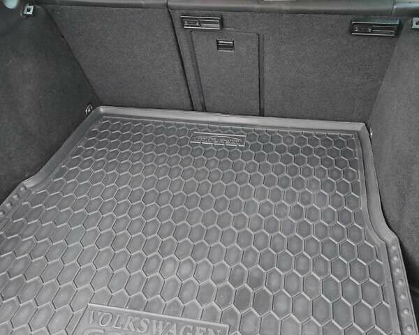 Серый Фольксваген Гольф, объемом двигателя 1.6 л и пробегом 280 тыс. км за 8200 $, фото 5 на Automoto.ua