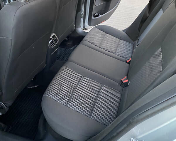 Серый Фольксваген Гольф, объемом двигателя 1.6 л и пробегом 198 тыс. км за 8200 $, фото 21 на Automoto.ua