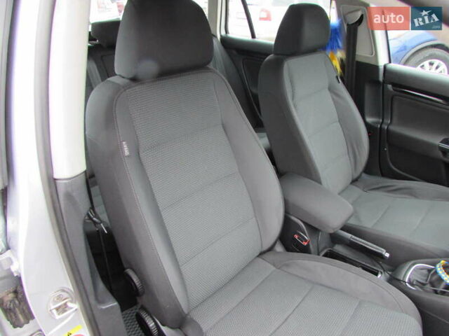 Серый Фольксваген Гольф, объемом двигателя 1.2 л и пробегом 200 тыс. км за 8400 $, фото 19 на Automoto.ua