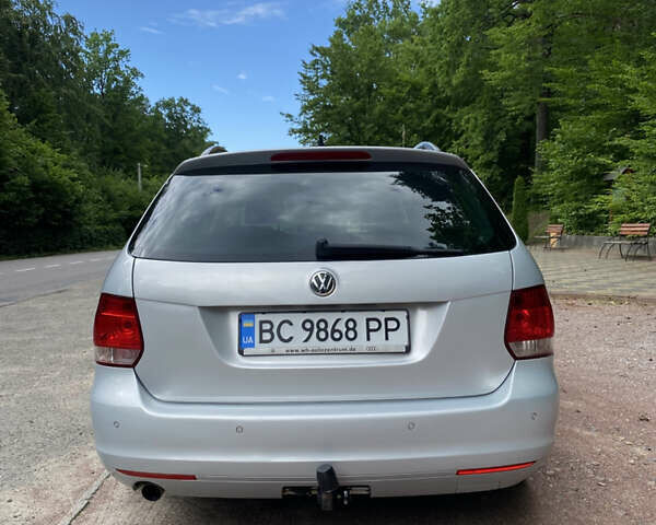 Серый Фольксваген Гольф, объемом двигателя 1.6 л и пробегом 242 тыс. км за 7800 $, фото 5 на Automoto.ua