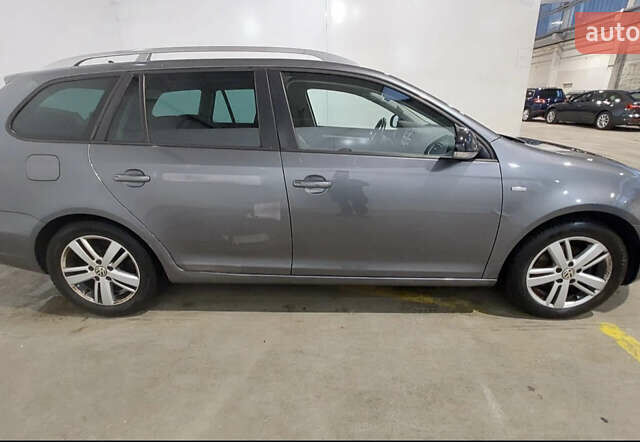 Серый Фольксваген Гольф, объемом двигателя 1.4 л и пробегом 217 тыс. км за 8000 $, фото 7 на Automoto.ua