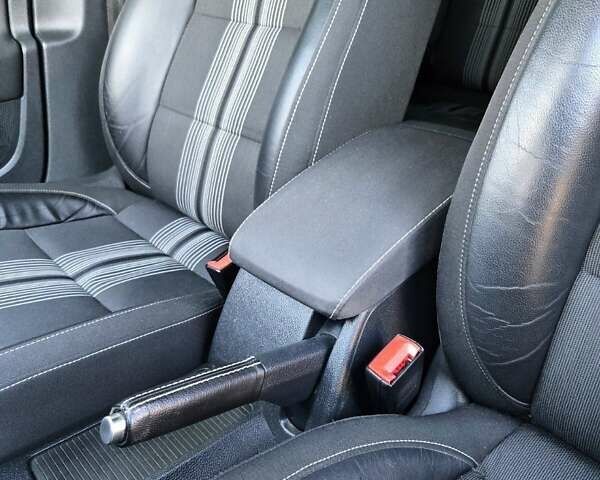 Сірий Фольксваген Гольф, об'ємом двигуна 1.39 л та пробігом 208 тис. км за 7999 $, фото 39 на Automoto.ua