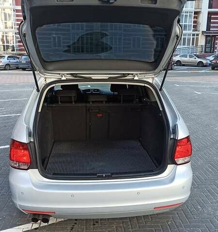 Серый Фольксваген Гольф, объемом двигателя 1.4 л и пробегом 212 тыс. км за 8600 $, фото 7 на Automoto.ua