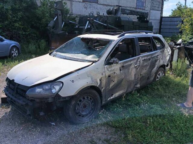 Серый Фольксваген Гольф, объемом двигателя 1.6 л и пробегом 180 тыс. км за 3000 $, фото 7 на Automoto.ua