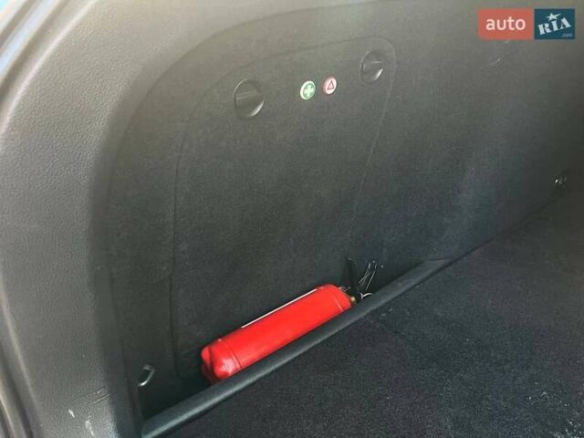 Серый Фольксваген Гольф, объемом двигателя 1.97 л и пробегом 302 тыс. км за 9000 $, фото 40 на Automoto.ua