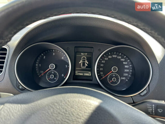 Серый Фольксваген Гольф, объемом двигателя 1.6 л и пробегом 234 тыс. км за 9500 $, фото 14 на Automoto.ua