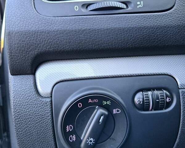 Сірий Фольксваген Гольф, об'ємом двигуна 1.39 л та пробігом 208 тис. км за 7999 $, фото 43 на Automoto.ua