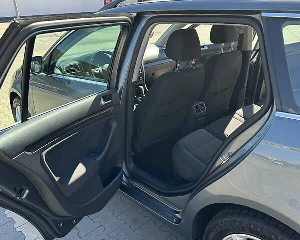 Серый Фольксваген Гольф, объемом двигателя 1.6 л и пробегом 234 тыс. км за 9500 $, фото 8 на Automoto.ua