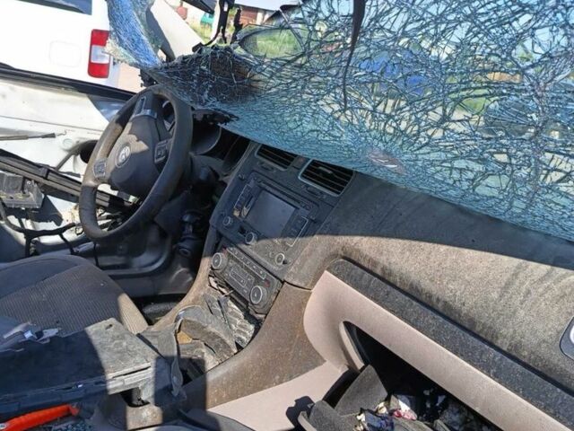 Серый Фольксваген Гольф, объемом двигателя 1.6 л и пробегом 180 тыс. км за 3000 $, фото 6 на Automoto.ua