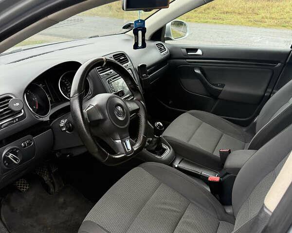 Серый Фольксваген Гольф, объемом двигателя 1.6 л и пробегом 270 тыс. км за 8300 $, фото 8 на Automoto.ua