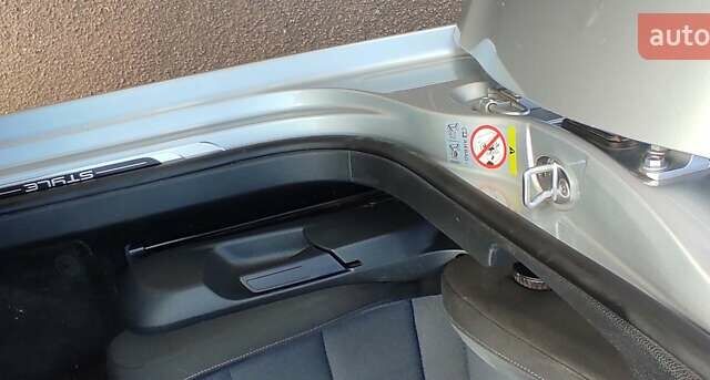 Серый Фольксваген Гольф, объемом двигателя 1.6 л и пробегом 257 тыс. км за 8000 $, фото 45 на Automoto.ua